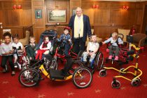 Peter Alliss charity raises thousands for children with disabilities